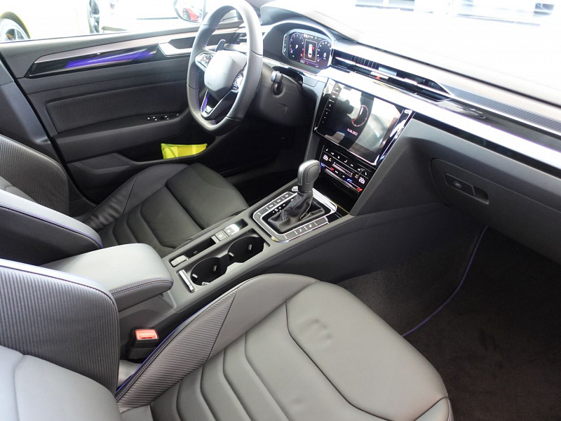 Volkswagen Arteon R Shooting Brake  Thumbnail 12