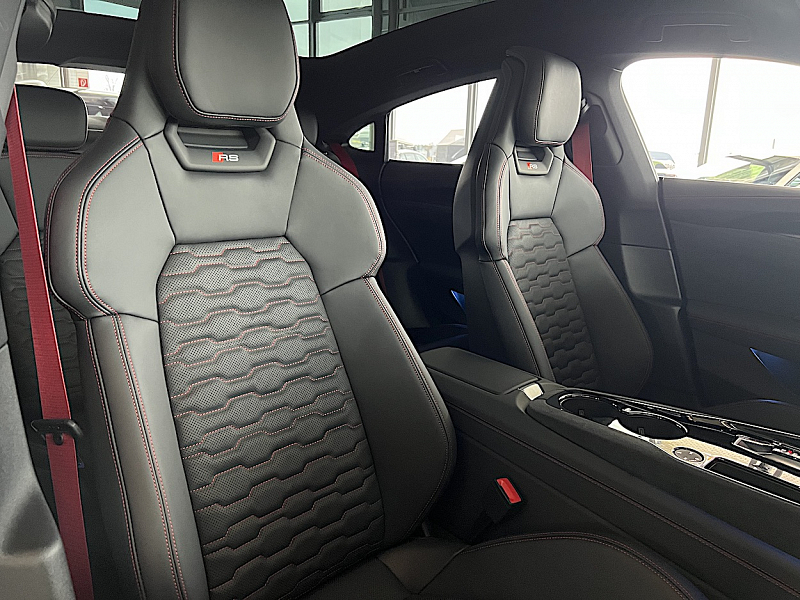 Audi e-tron RS GT Thumbnail 12