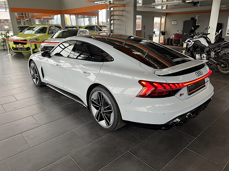 Audi e-tron RS GT Thumbnail 3