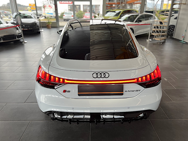 Audi e-tron RS GT Thumbnail 4