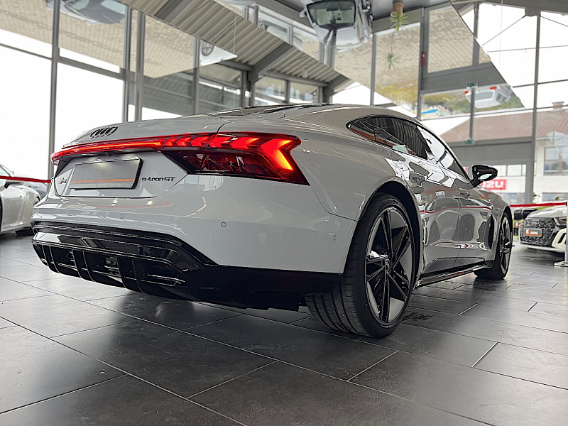 Audi e-tron RS GT Thumbnail 5