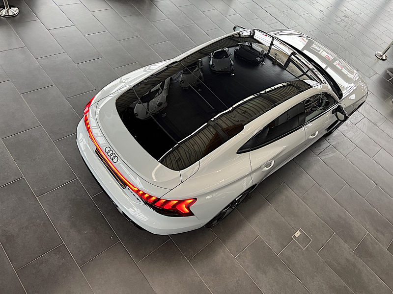 Audi e-tron RS GT Thumbnail 6