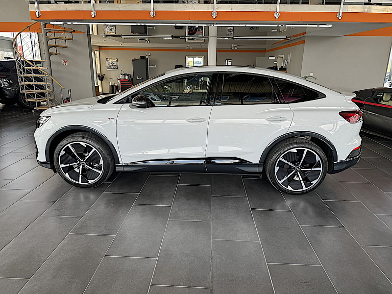 Audi Q4 Sportback 50 e-tron quattro Thumbnail 2