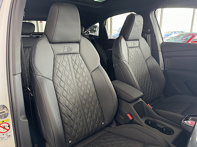 Audi Q4 Sportback 50 e-tron quattro Thumbnail 12