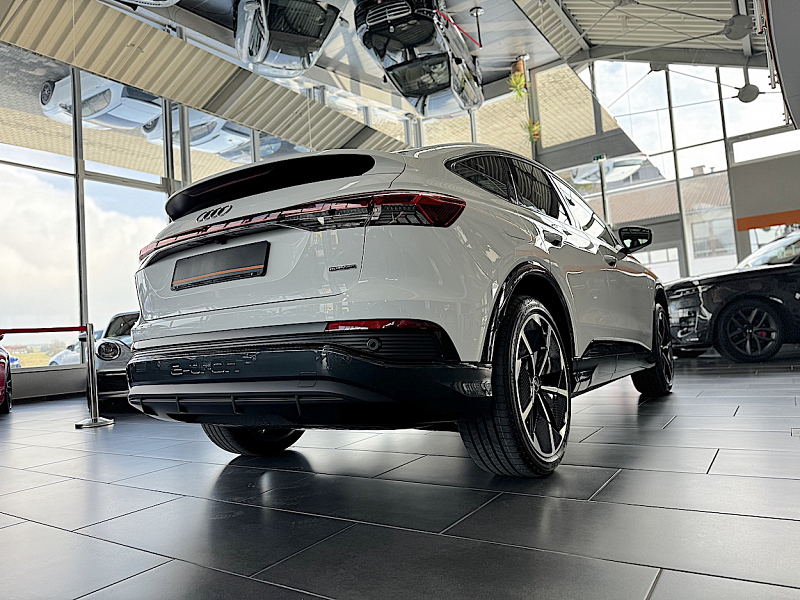Audi Q4 Sportback 50 e-tron quattro Thumbnail 5