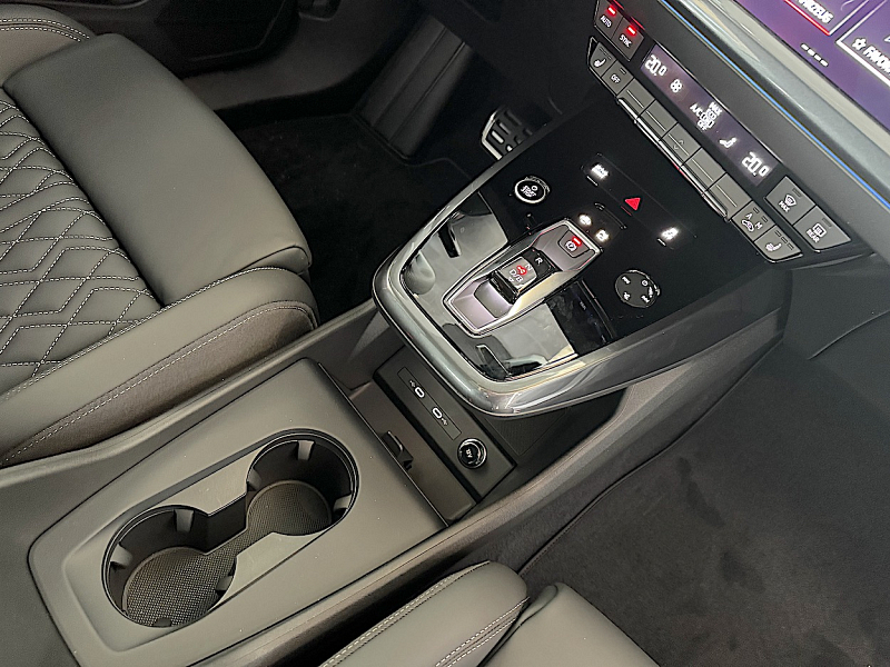 Audi Q4 Sportback 50 e-tron quattro Thumbnail 10