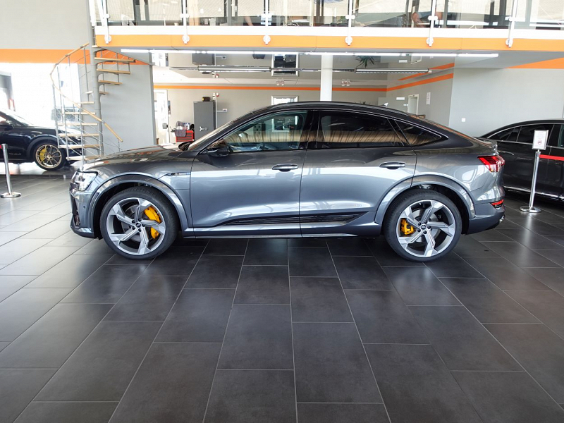 Audi e-tron  S Sportback  Thumbnail 2