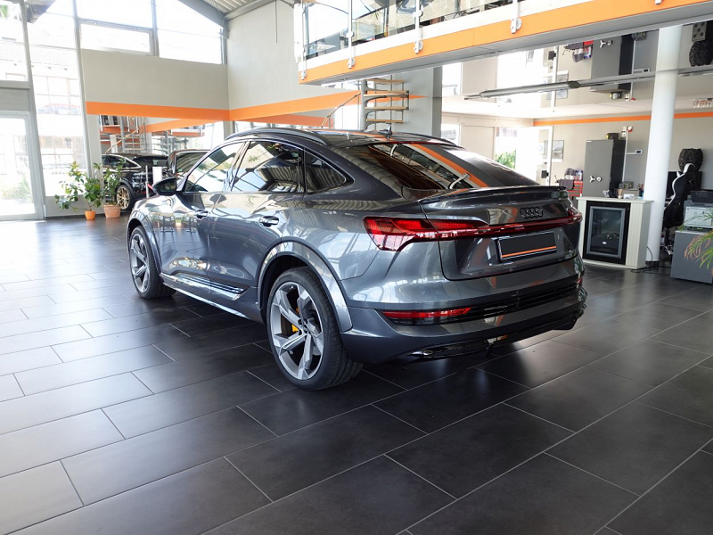 Audi e-tron  S Sportback  Thumbnail 3
