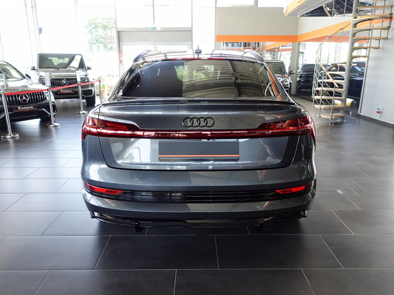 Audi e-tron  S Sportback  Thumbnail 4