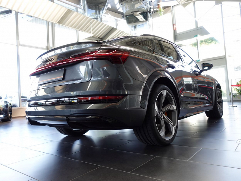 Audi e-tron  S Sportback  Thumbnail 5