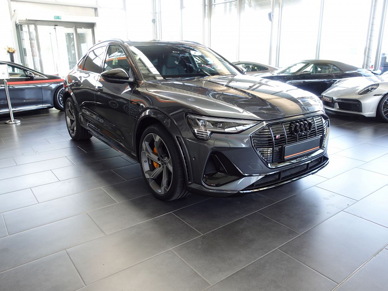 Audi e-tron  S Sportback  Thumbnail 6