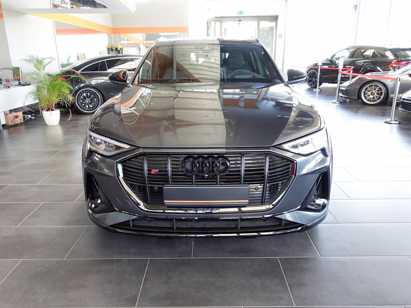 Audi e-tron  S Sportback  Thumbnail 8