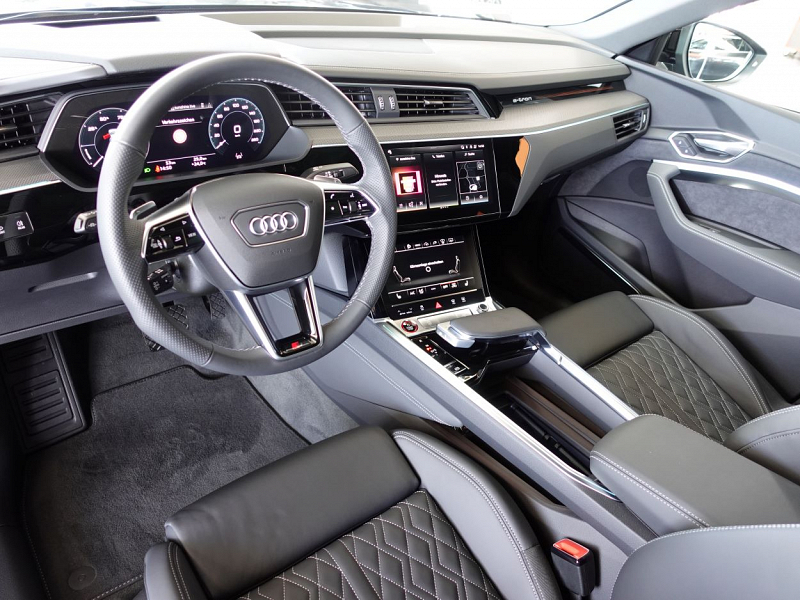 Audi e-tron  S Sportback  Thumbnail 9