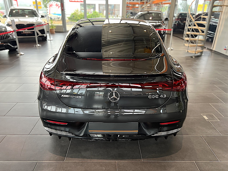 Mercedes-Benz EQE AMG 43 4Matic Thumbnail 4